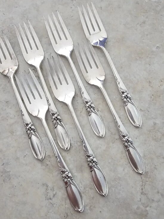 Oneida Other - 7 Oneida Silverplate White Orchid Salad Fork 6.75" delicate floral 1953